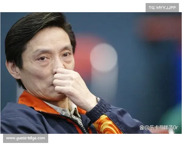 陆元盛用手机当球拍，推广“快乐乒乓”理念